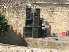 the wrong way to set up speakers